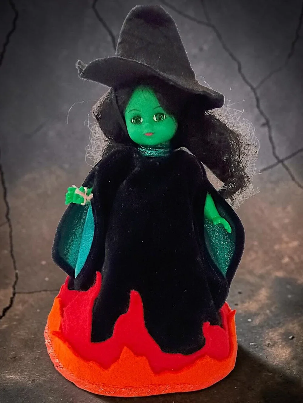 Madame Alexander Doll 1994 Wicked Witch Of The West Wizard of Oz‎ Velvet Flames